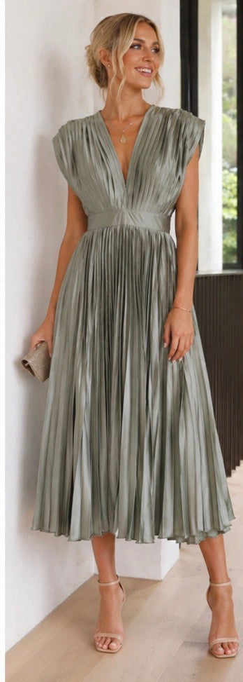 Verenaluxe™ | Timeless Pleated Midi Dress